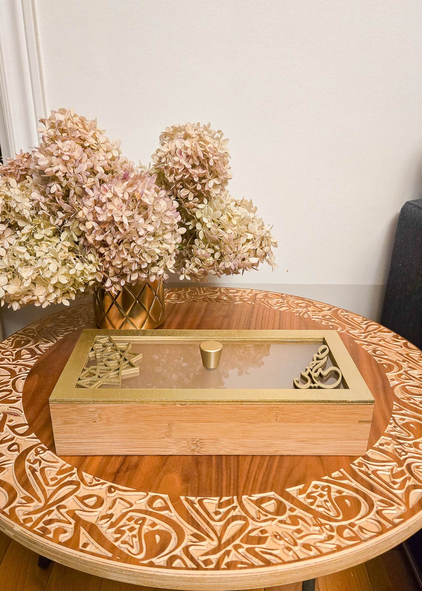 Serving box with frosted lid - sleekkut