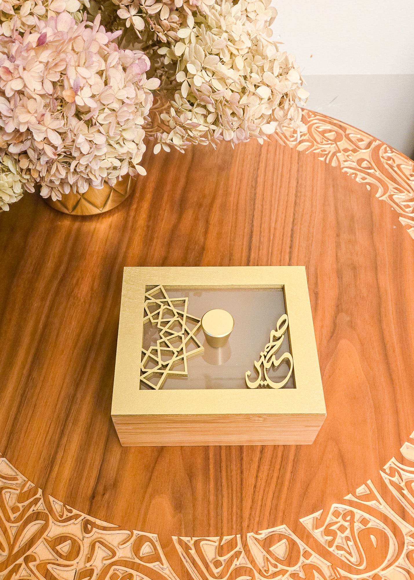 Serving box with frosted lid - sleekkut