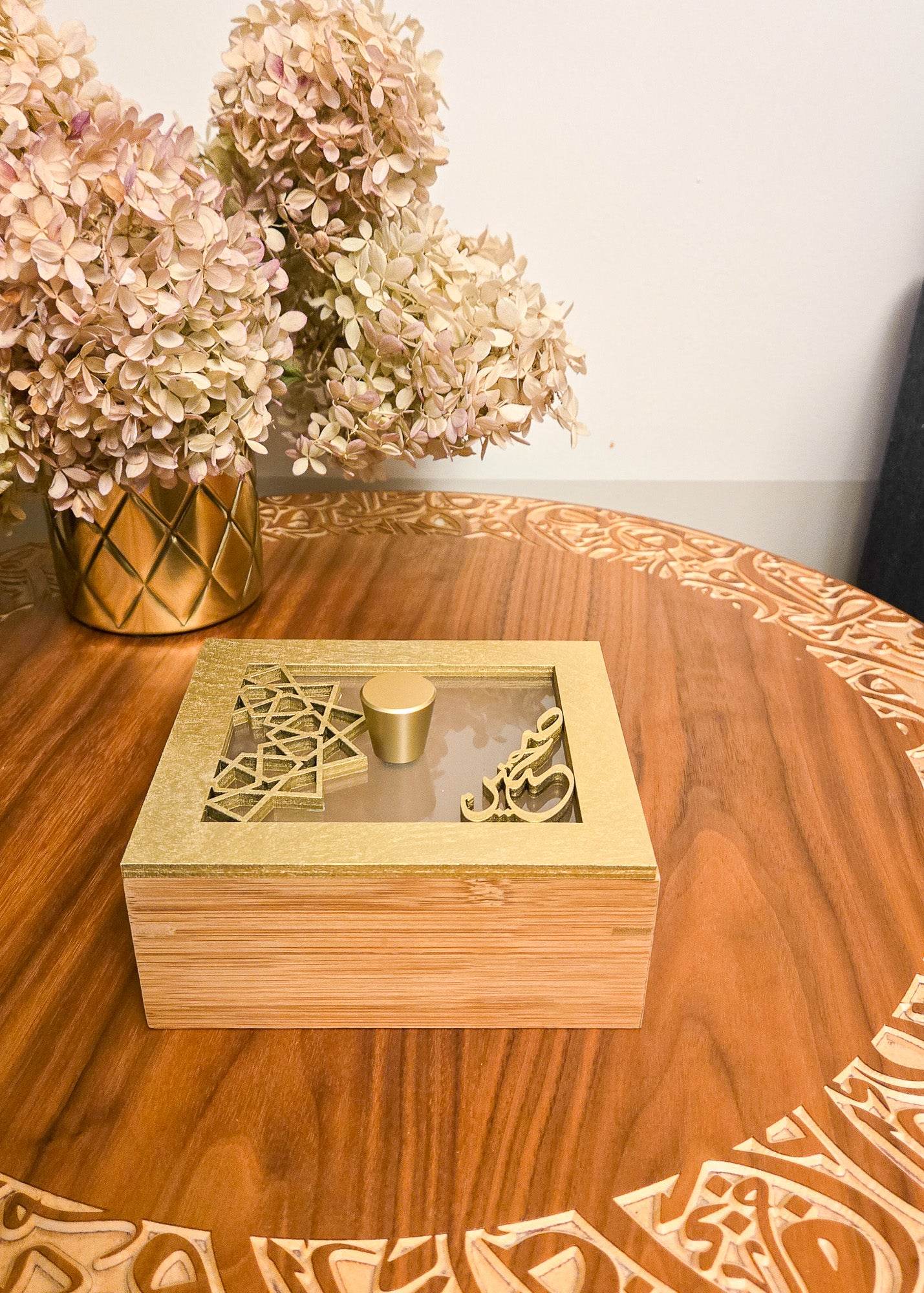 Serving box with frosted lid - sleekkut