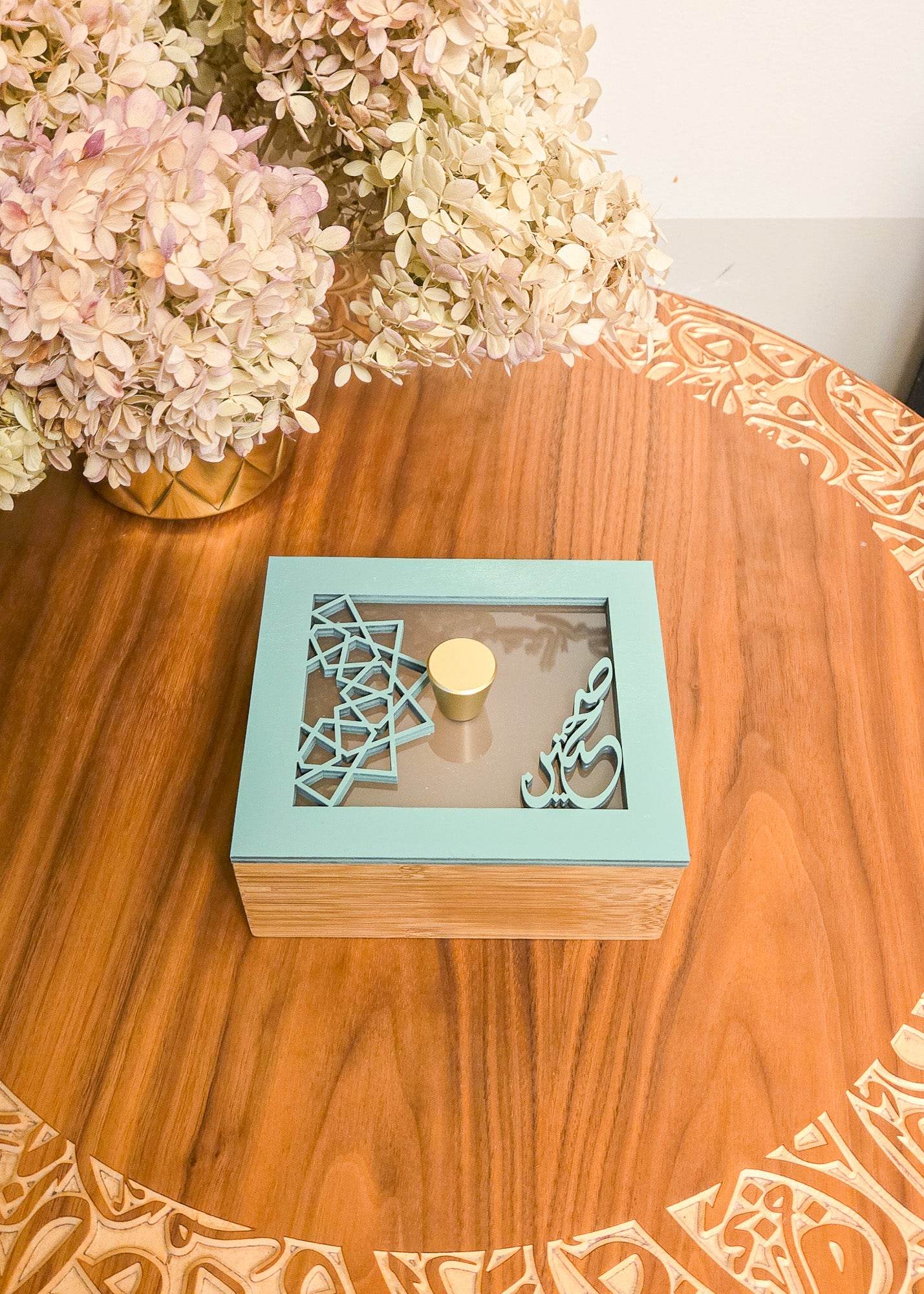 Serving box with frosted lid - sleekkut