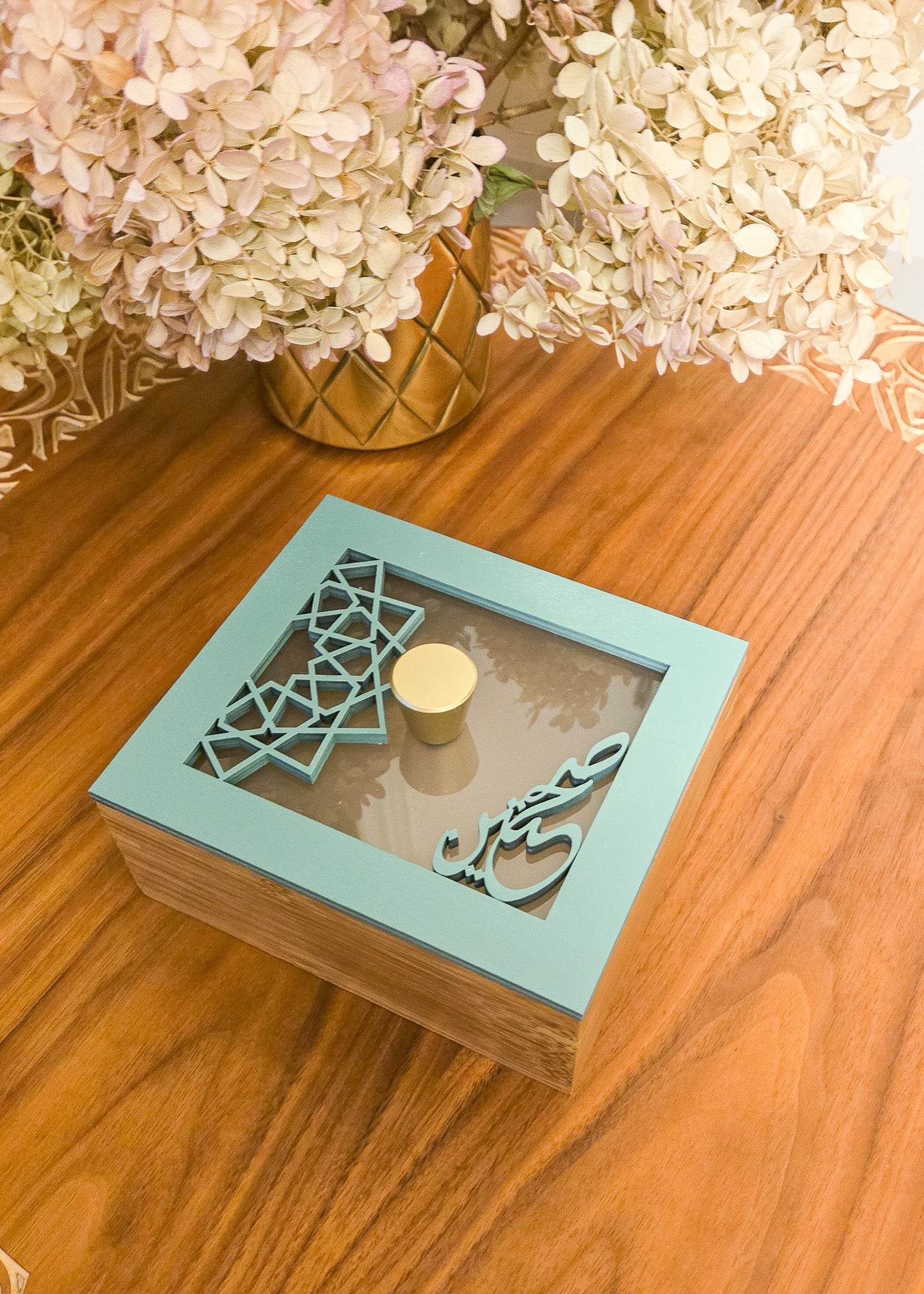Serving box with frosted lid - sleekkut