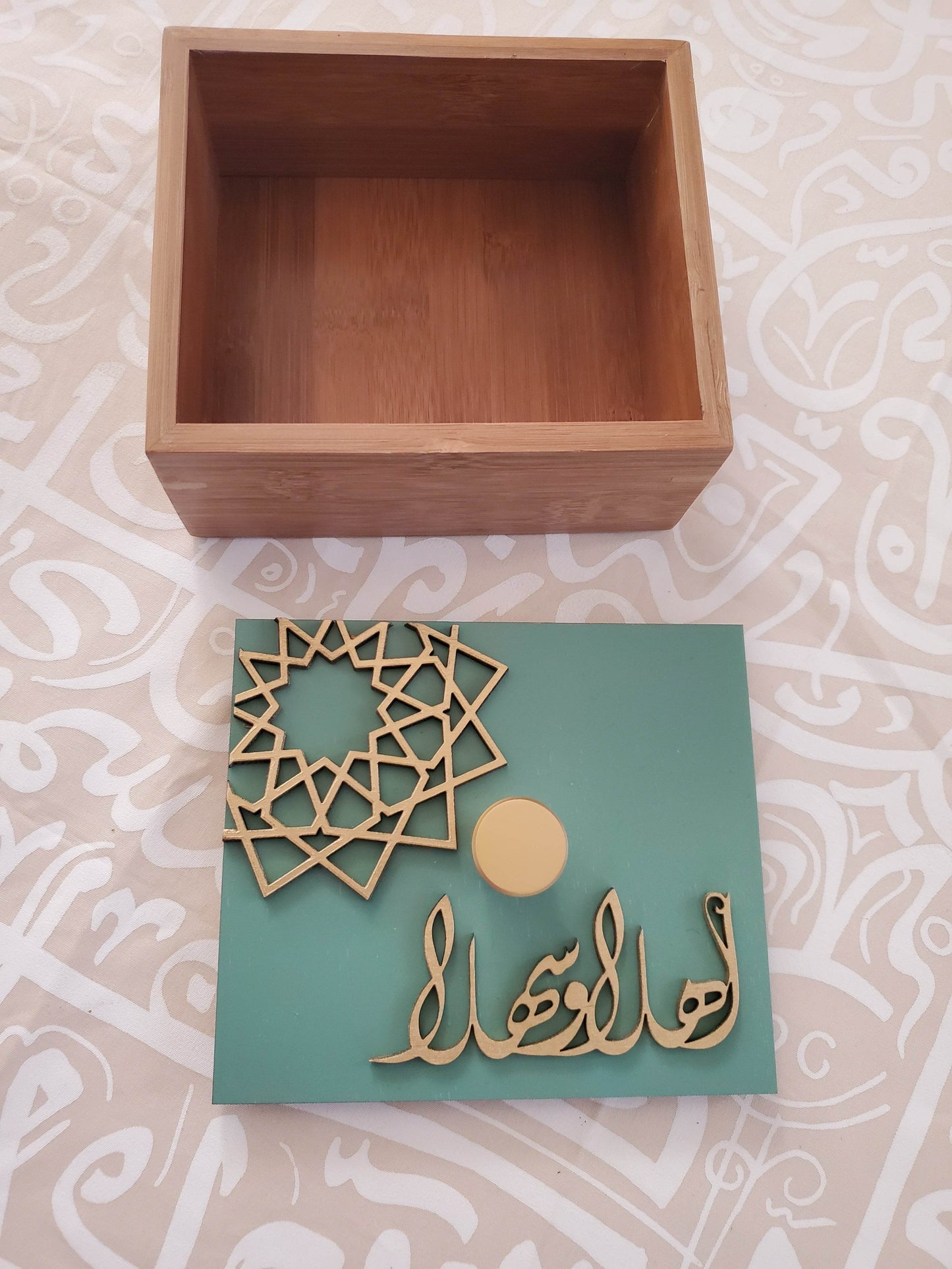Serving box with decorative lid - sleekkut